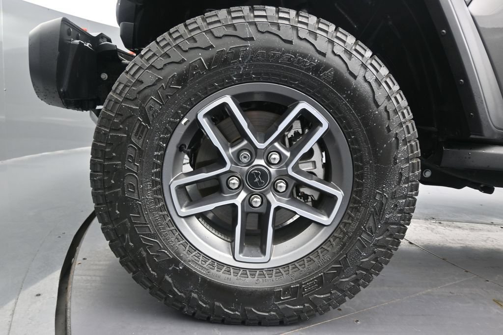 Used 2025 Jeep Gladiator Mojave w/ Convenience Group AWD/4WD image 10