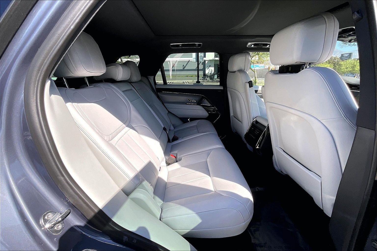 Used 2025 Land Rover Range Rover Sport SE AWD/4WD image 19