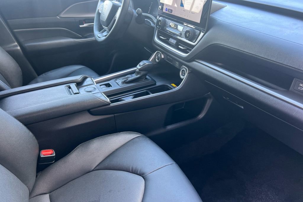 Certified 2025 Toyota Grand Highlander XLE image 18