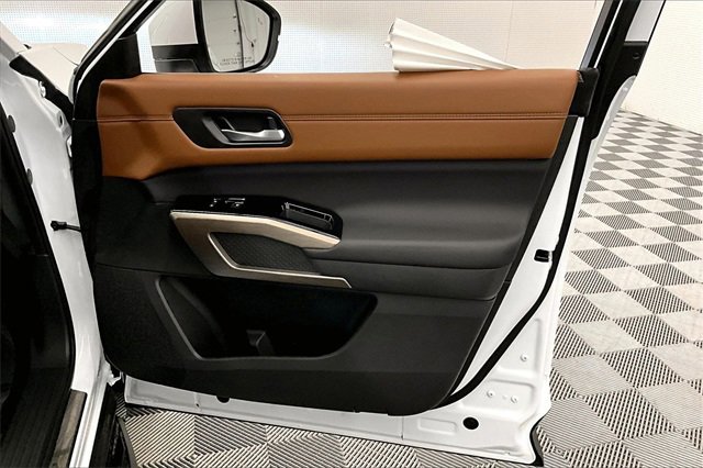 New 2025 Nissan Pathfinder Platinum image 36