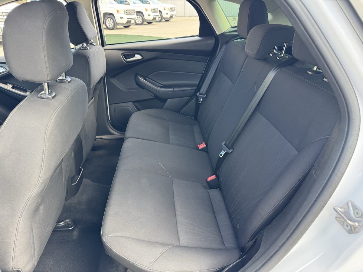 Used 2015 Ford Focus SE FWD image 19