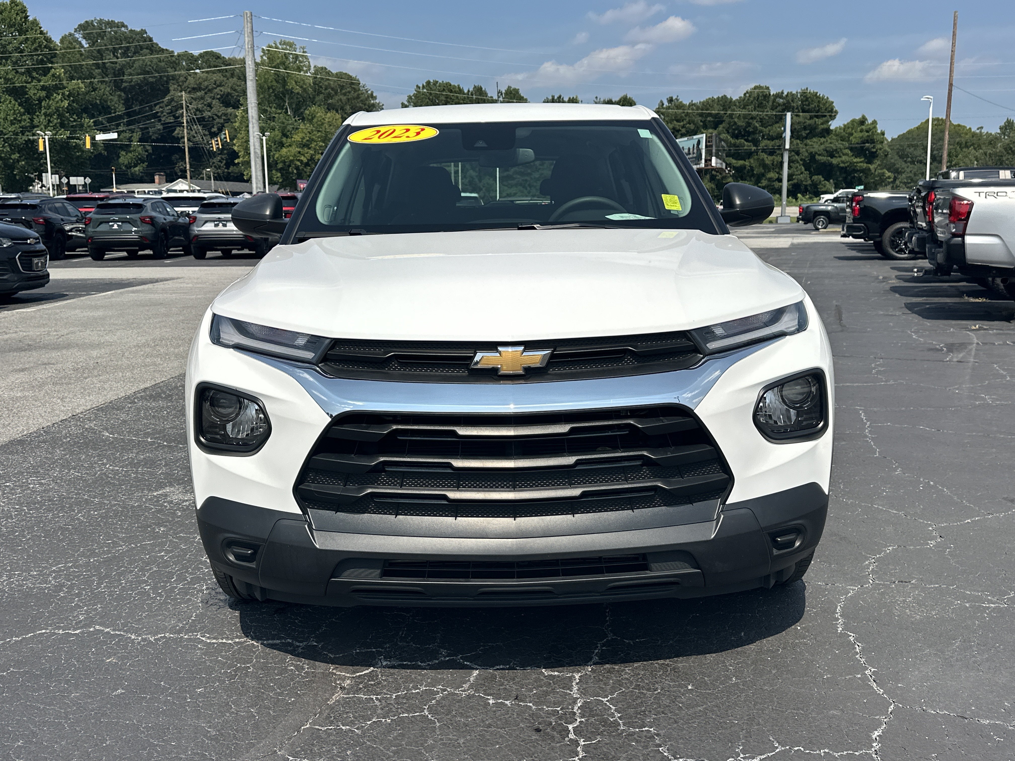 Used 2023 Chevrolet TrailBlazer LS FWD image 3