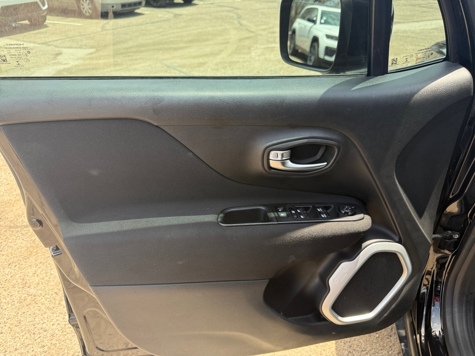 Used 2019 Jeep Renegade Latitude FWD image 12