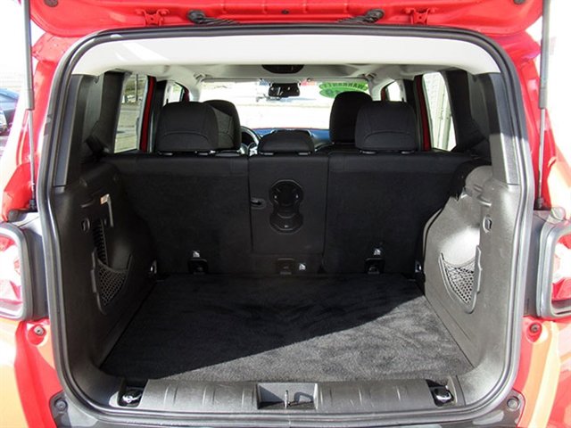 Used 2019 Jeep Renegade Trailhawk image 10