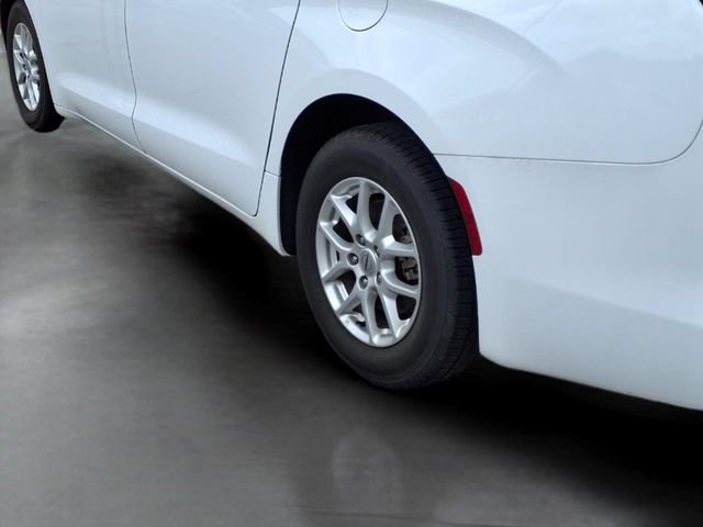 Used 2023 Chrysler Voyager LX FWD image 21