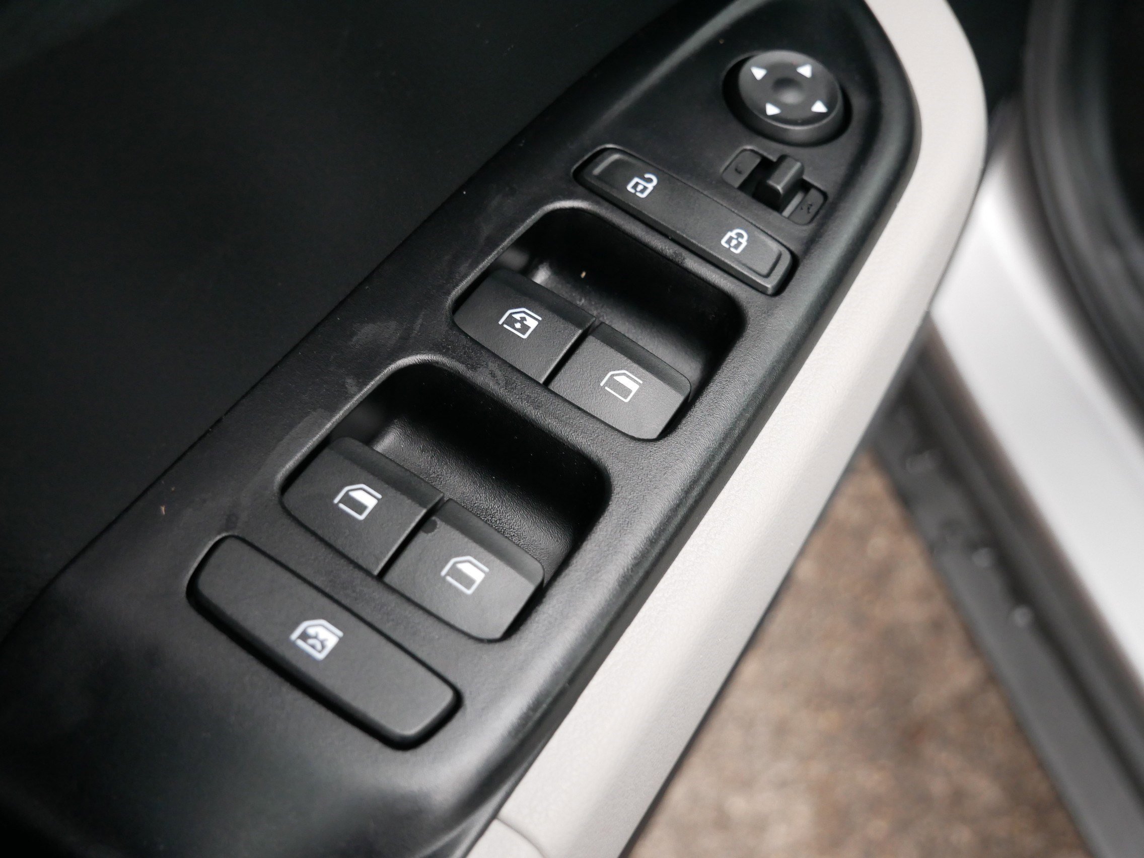 Certified 2023 Hyundai Venue SEL FWD image 19