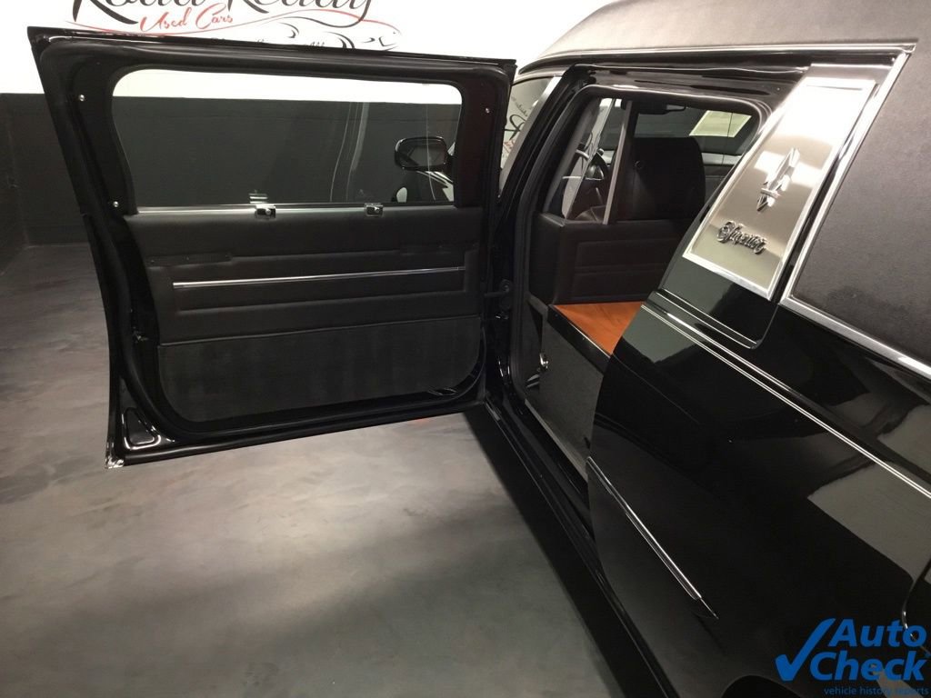 Used 2011 Cadillac DTS Limousine FWD image 28