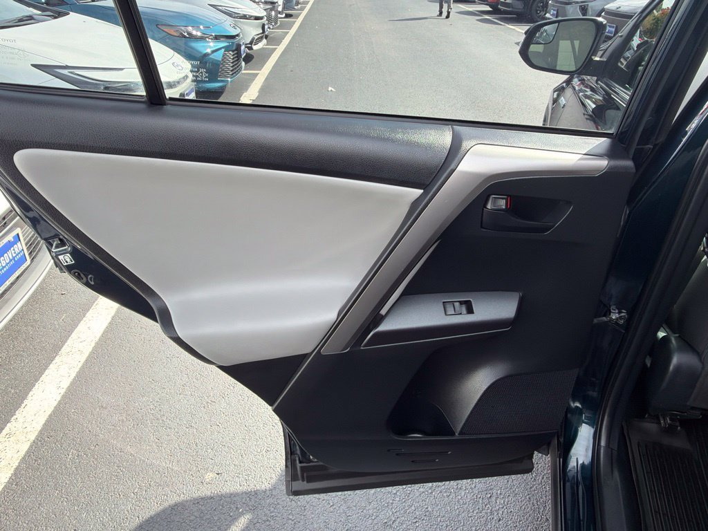 Certified 2018 Toyota RAV4 LE AWD/4WD image 17