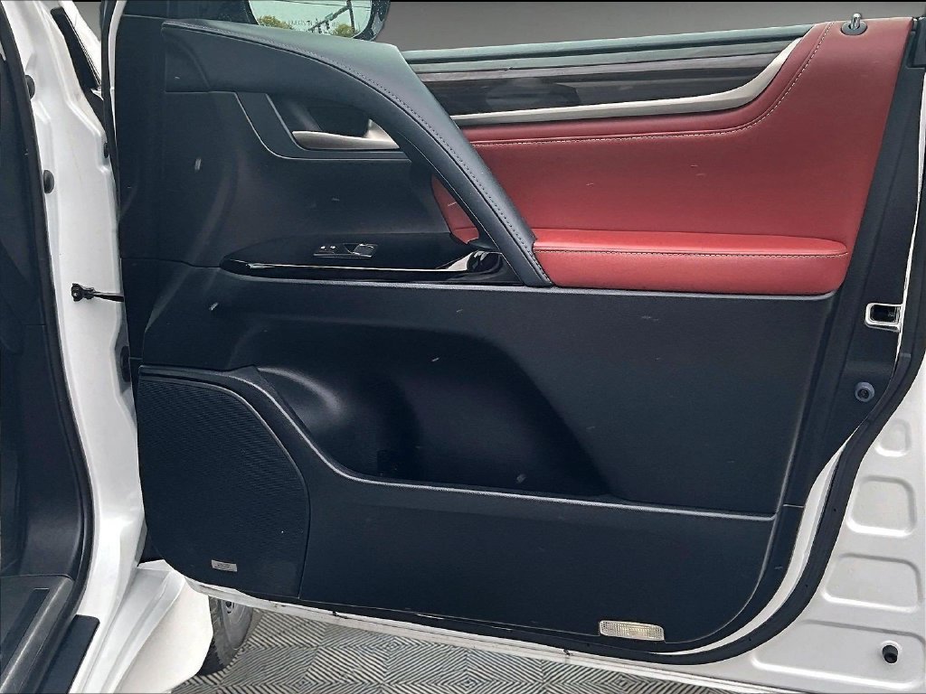 Used 2018 Lexus LX 570 4WD w/ Luxury Package image 12