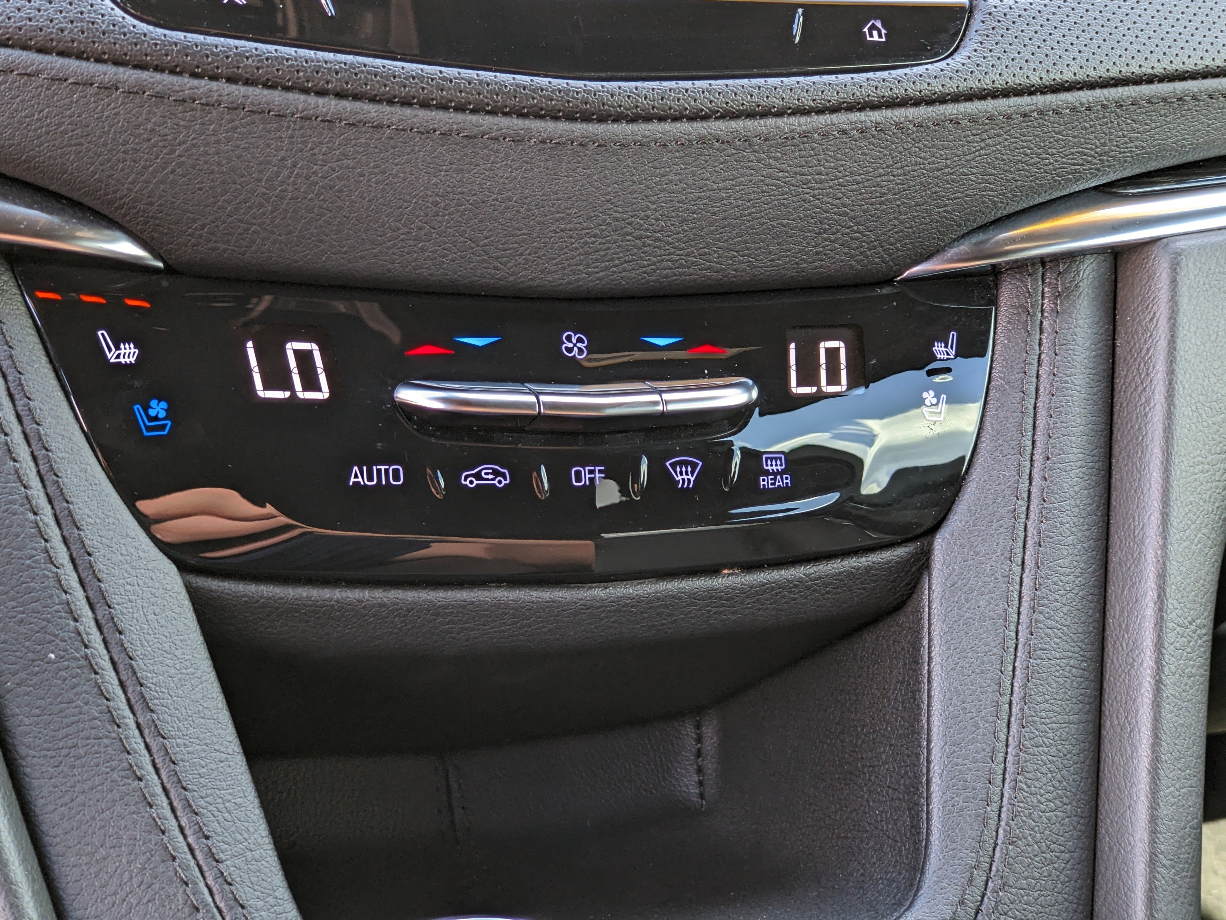 Certified 2022 Cadillac XT5 Premium Luxury w/ Technology Package image 25