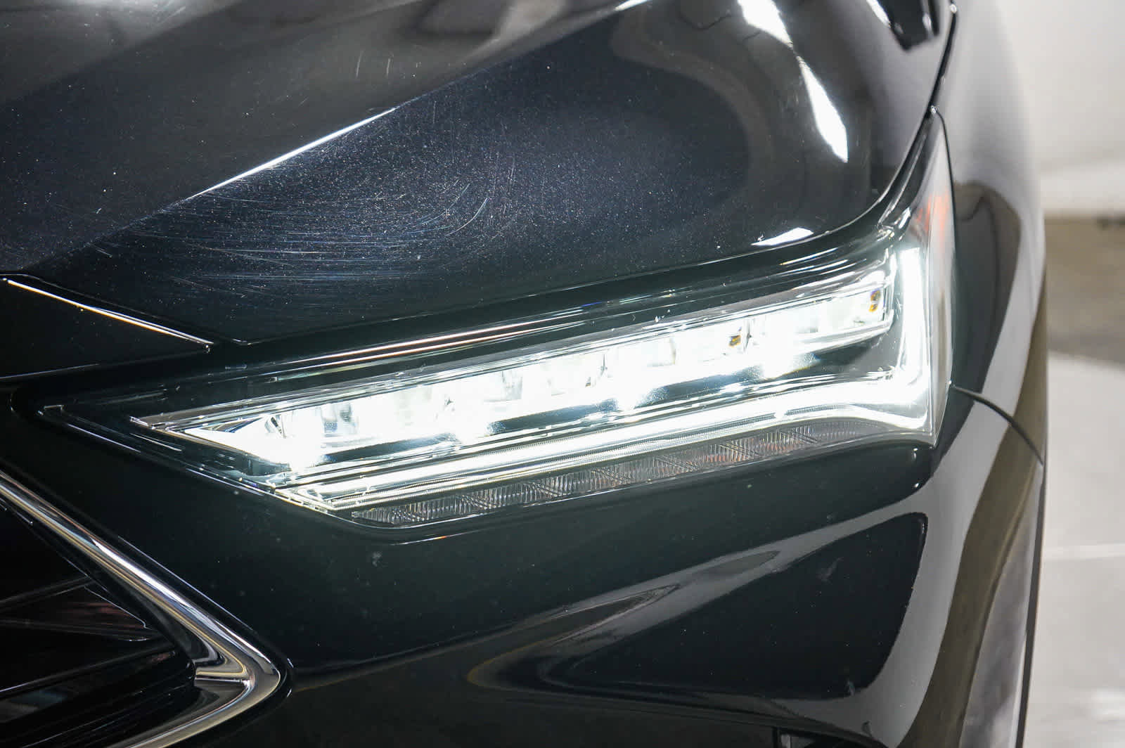 Used 2025 Acura MDX SH-AWD w/ Technology Package image 4