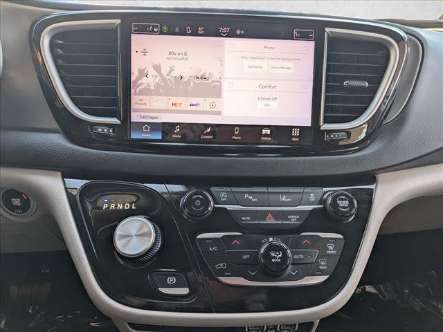 Used 2023 Chrysler Pacifica Touring-L image 14