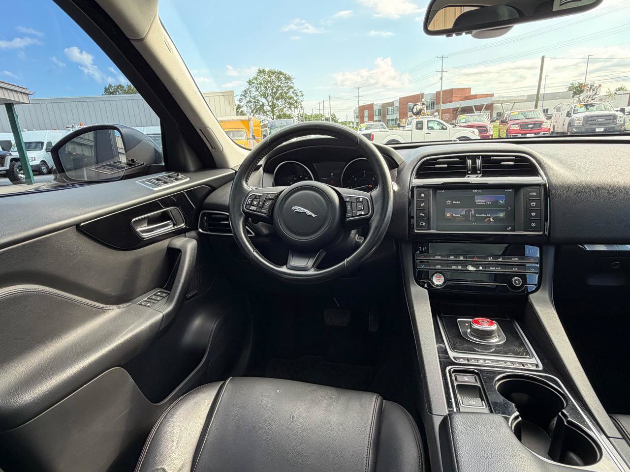 Used 2017 Jaguar F-PACE Premium AWD/4WD image 17