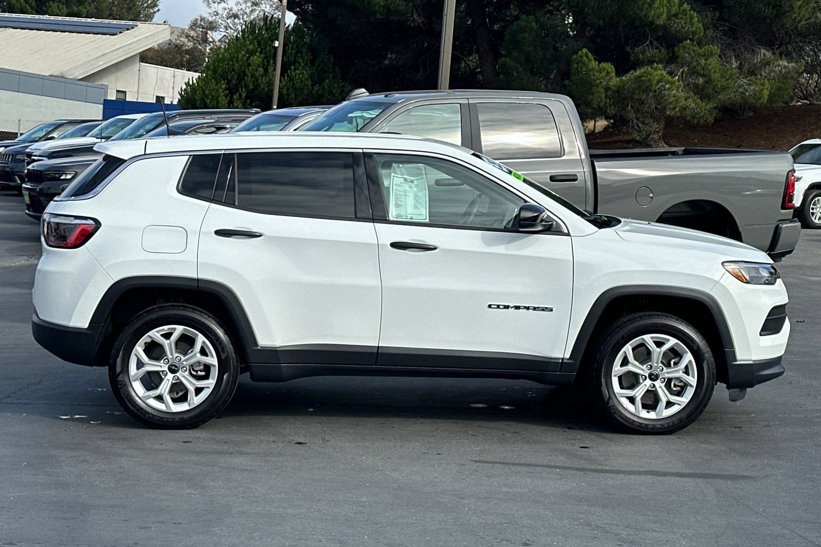 Used 2025 Jeep Compass Sport AWD/4WD image 3