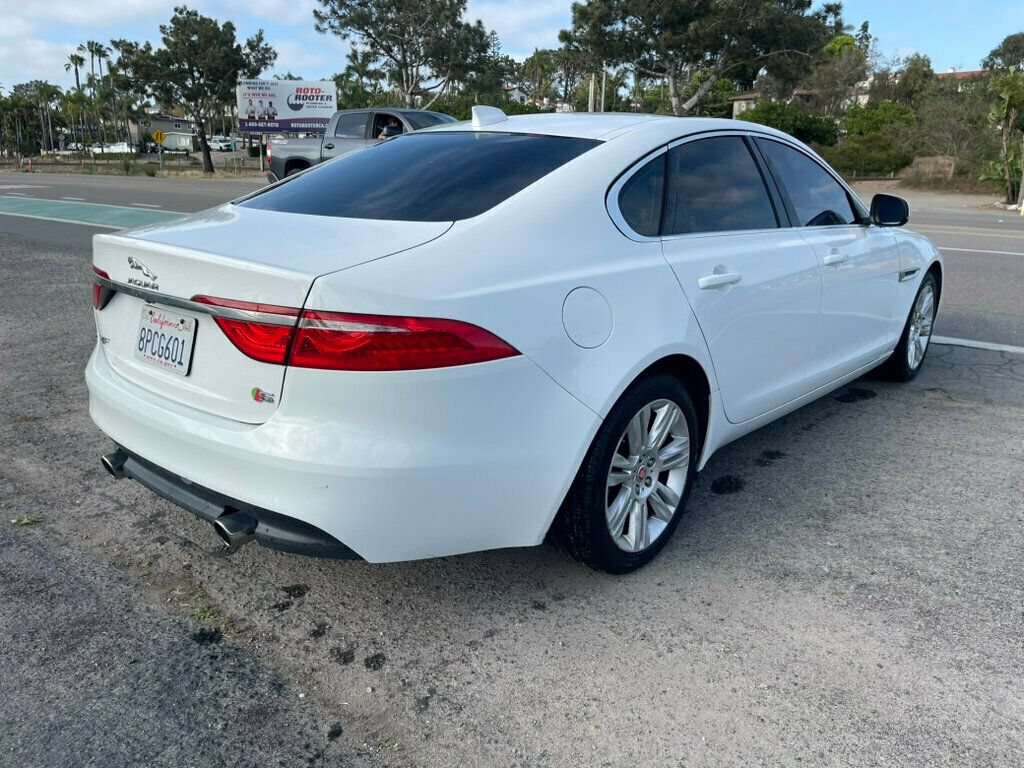 Used 2017 Jaguar XF RWD image 5