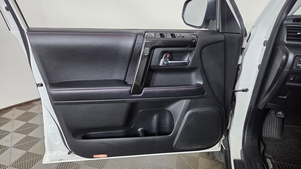 Used 2019 Toyota 4Runner TRD Off-Road Premium AWD/4WD image 14