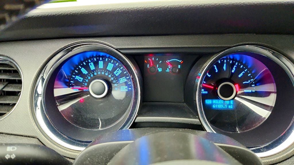 Used 2014 Ford Mustang Convertible w/ Equipment Group 102A RWD image 15