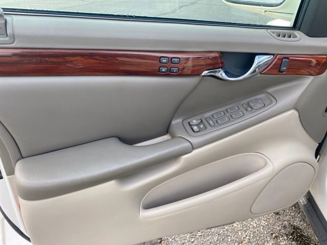 Used 2000 Cadillac De Ville Base w/ Comfort/Convenience Pkg image 11