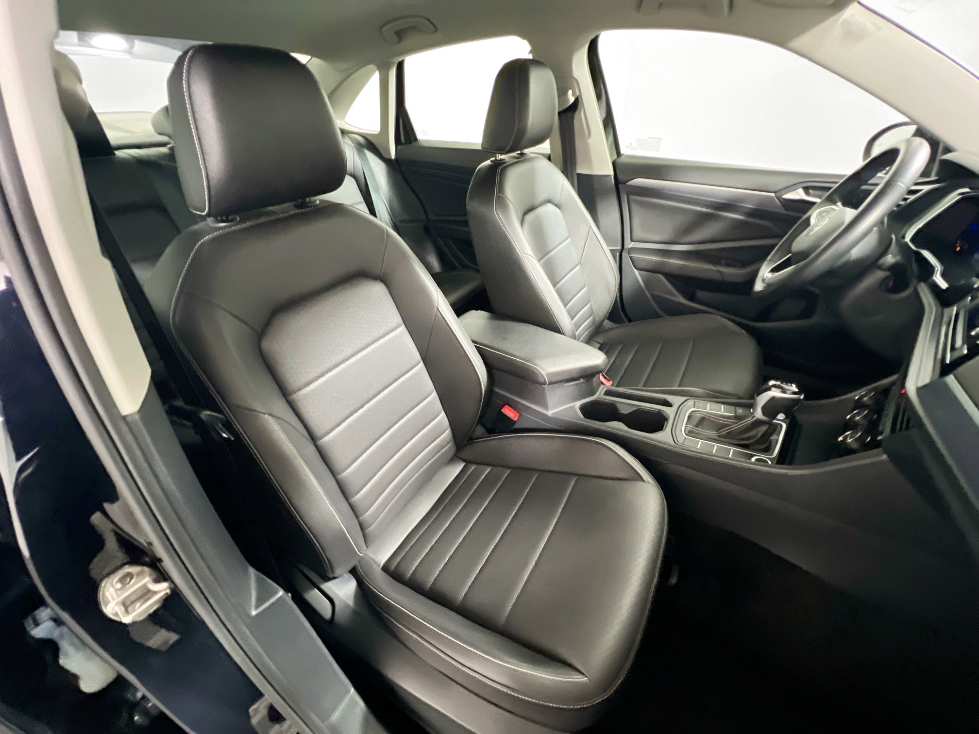 Used 2024 Volkswagen Jetta SE image 31