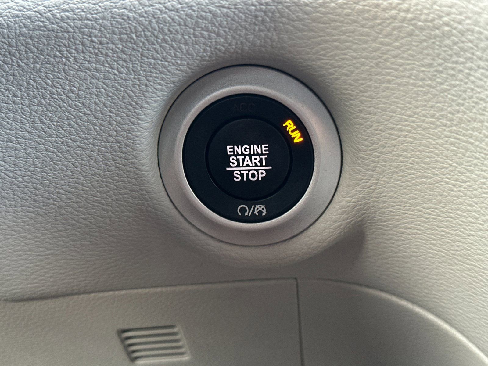 Used 2023 Chrysler Pacifica Limited image 25