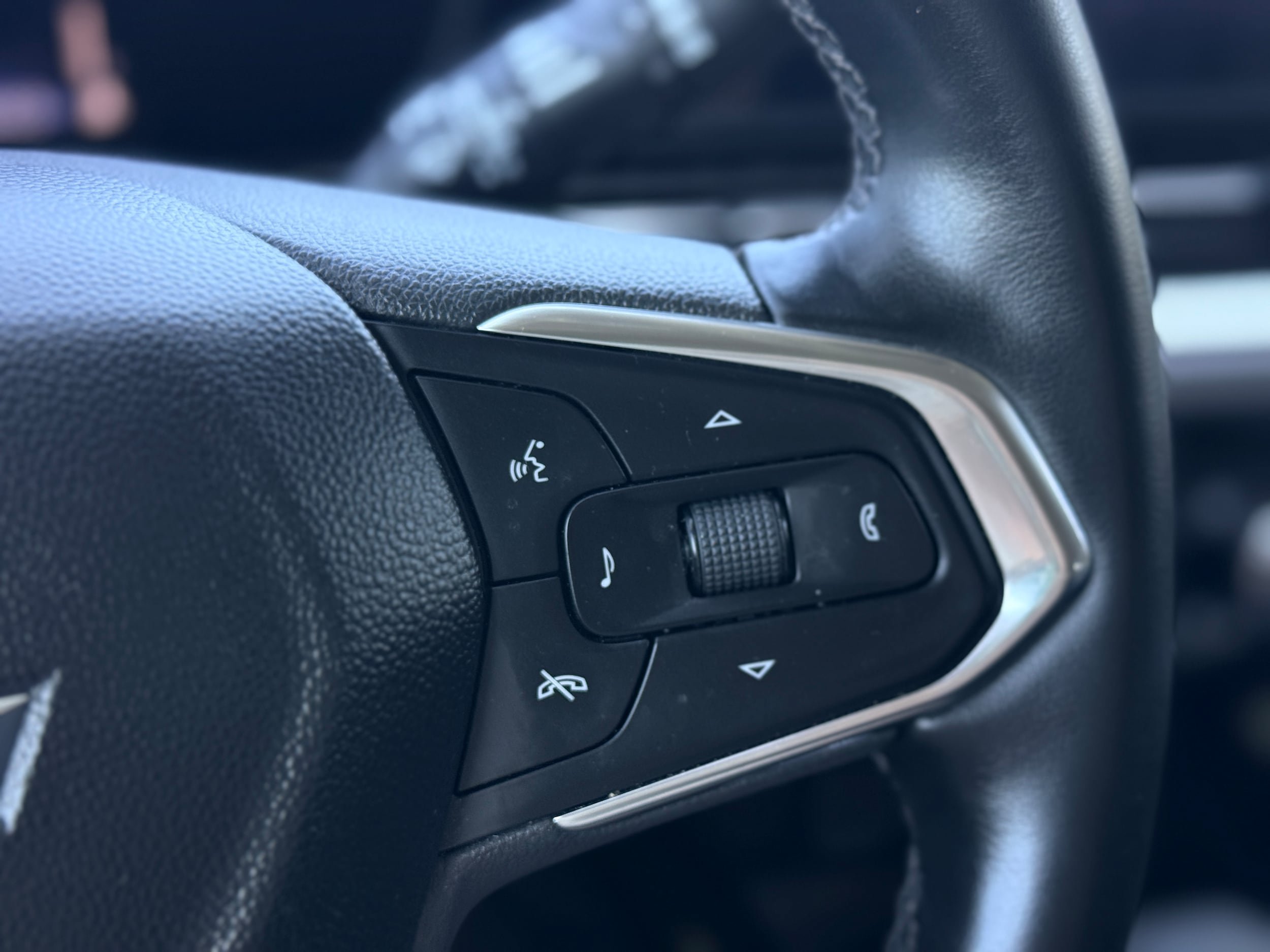Used 2024 Chevrolet Trax ACTIV FWD image 14