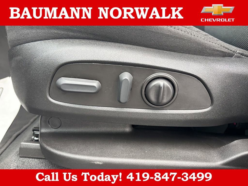 Used 2023 Chevrolet Traverse LT image 15