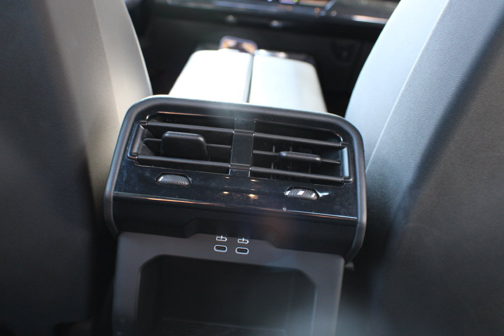 Used 2025 BMW 530i RWD image 29