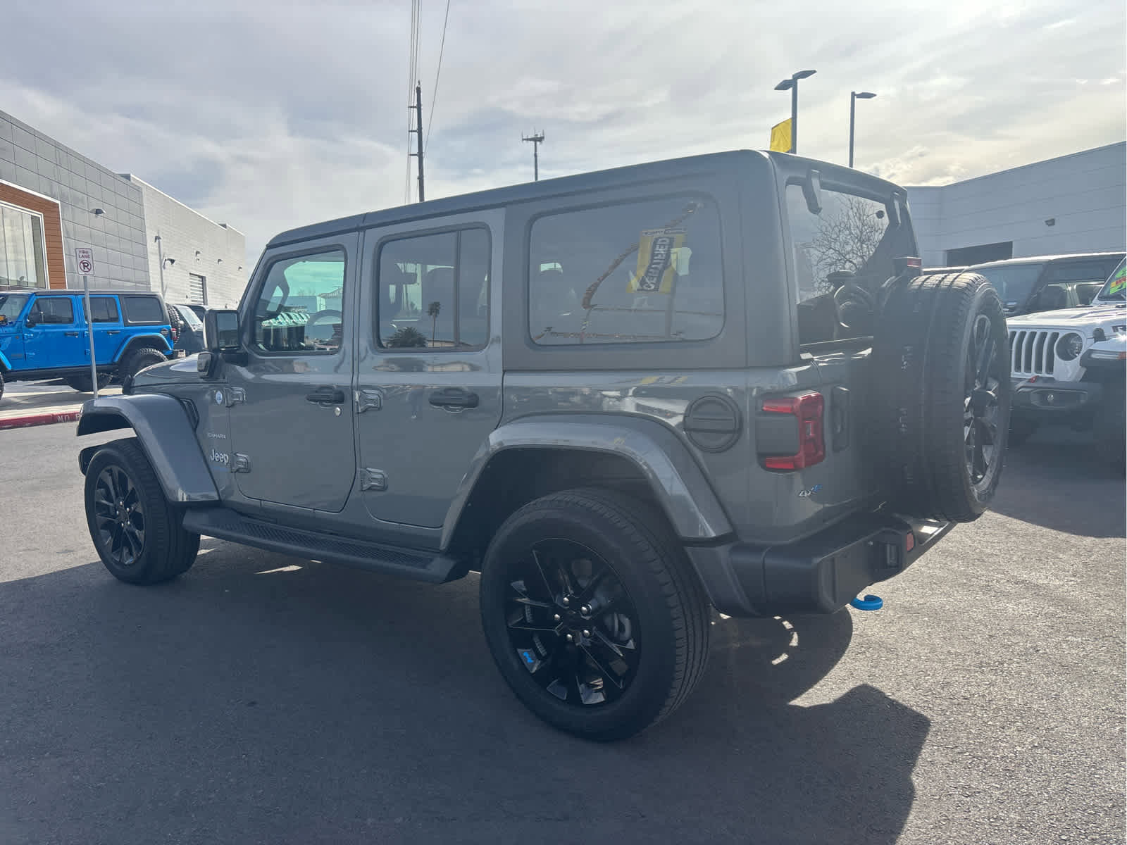 Used 2023 Jeep Wrangler Sahara image 7
