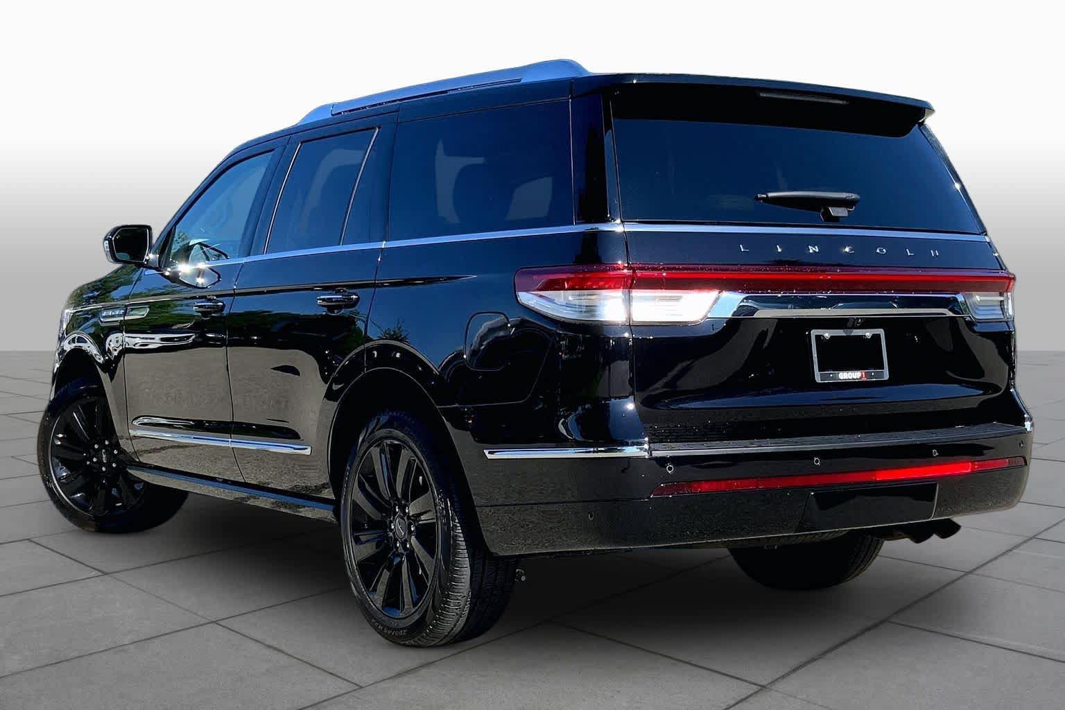 Used 2024 Lincoln Navigator Reserve AWD/4WD image 12