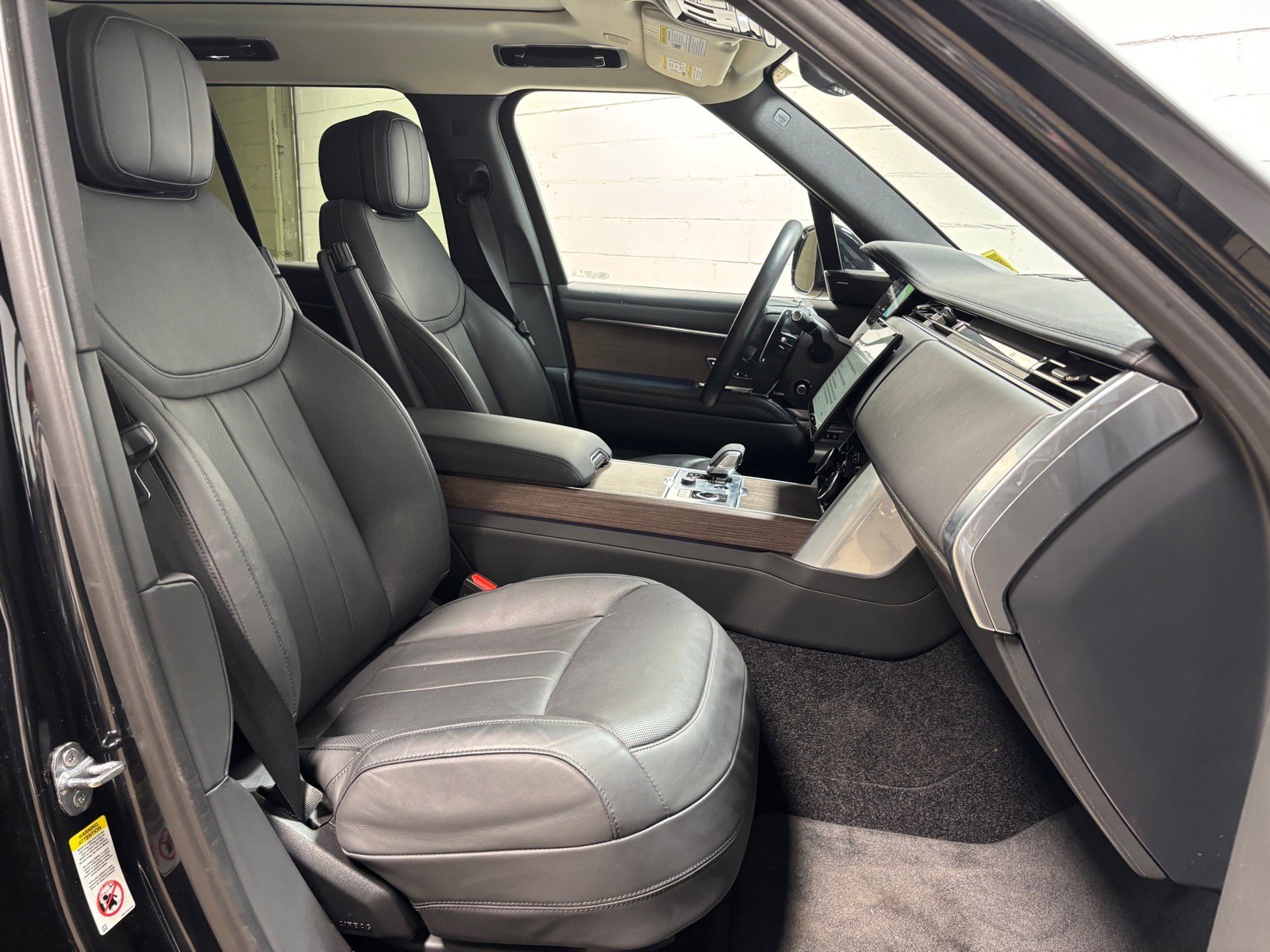 Used 2023 Land Rover Range Rover SE image 31