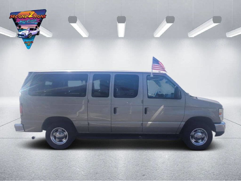 Used 2010 Ford E-150 and Econoline 150 Wagon RWD image 2