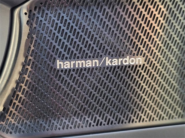 Used 2019 Volvo XC40 T5 Momentum image 17