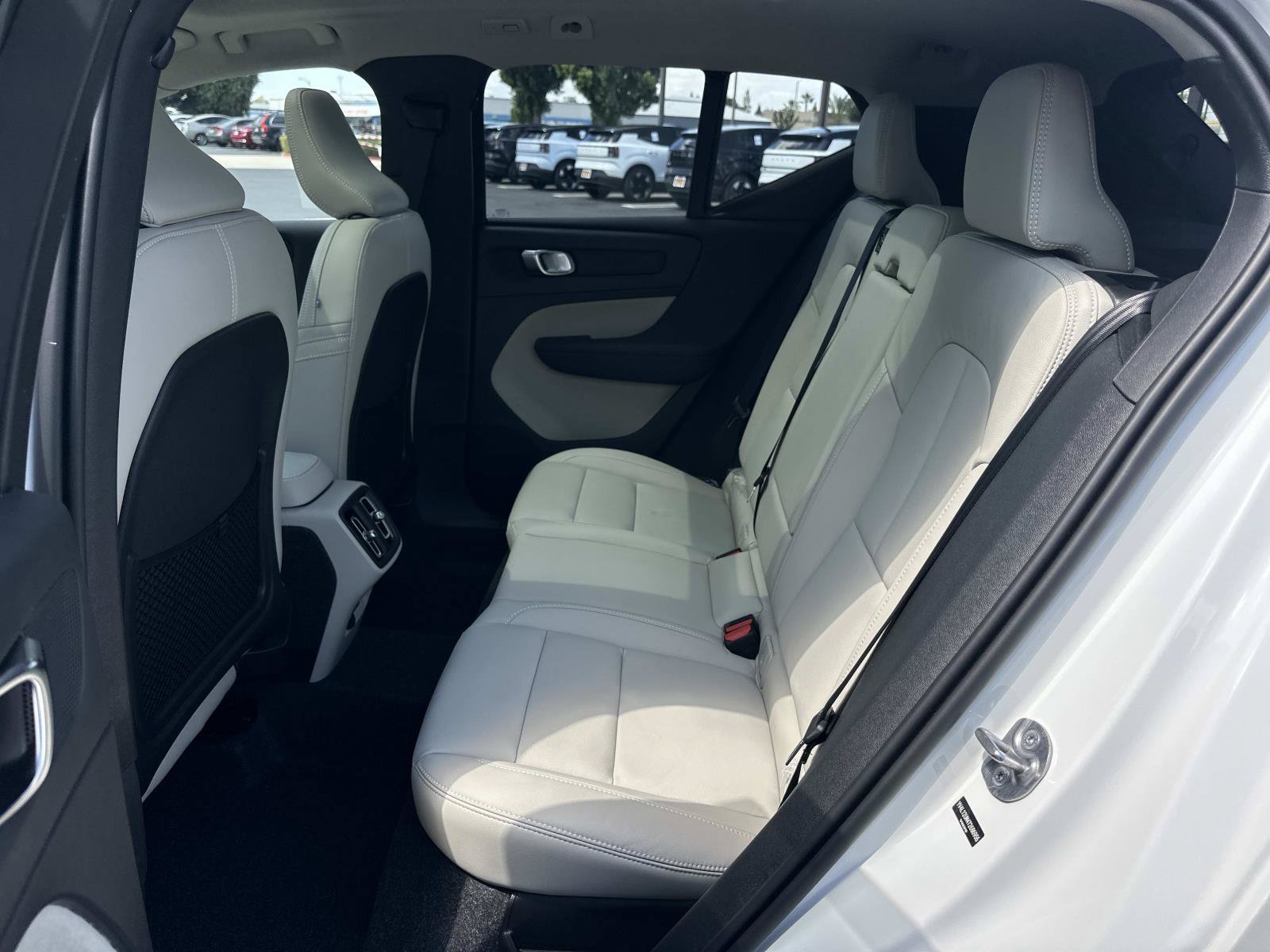 New 2026 Volvo XC40 B5 Ultra w/ Climate Package AWD/4WD image 17