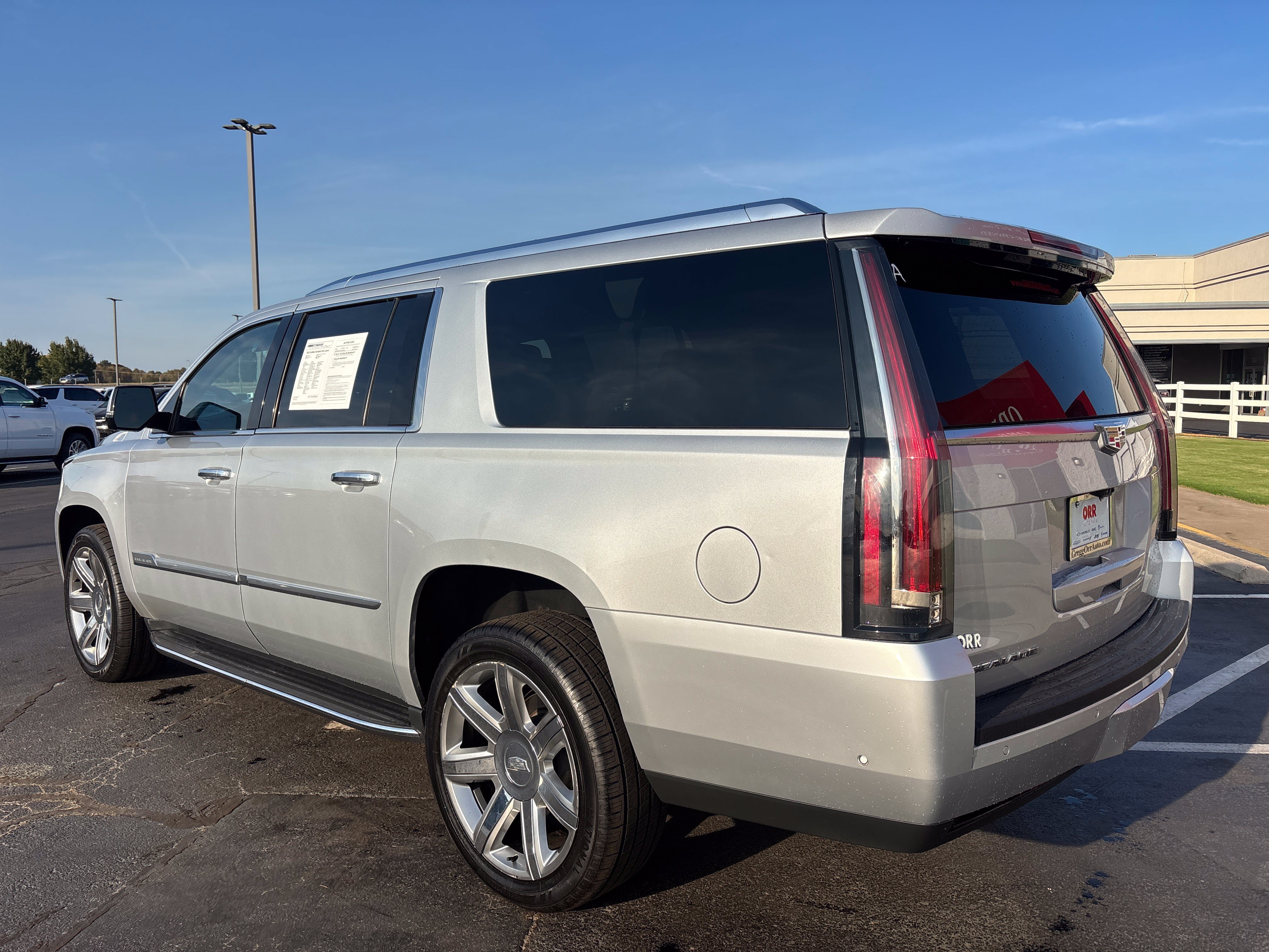 Used 2019 Cadillac Escalade ESV Luxury AWD/4WD image 4