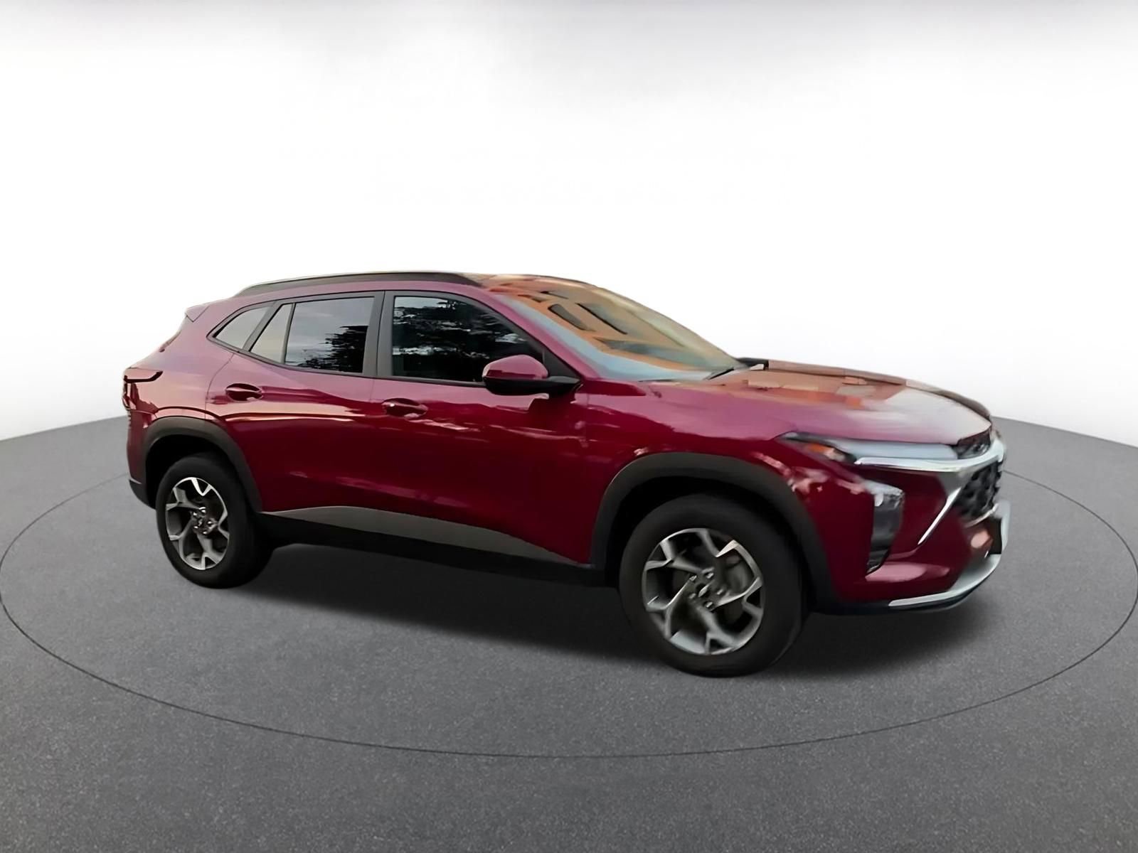 Used 2025 Chevrolet Trax LT w/ LT Convenience Package FWD image 2