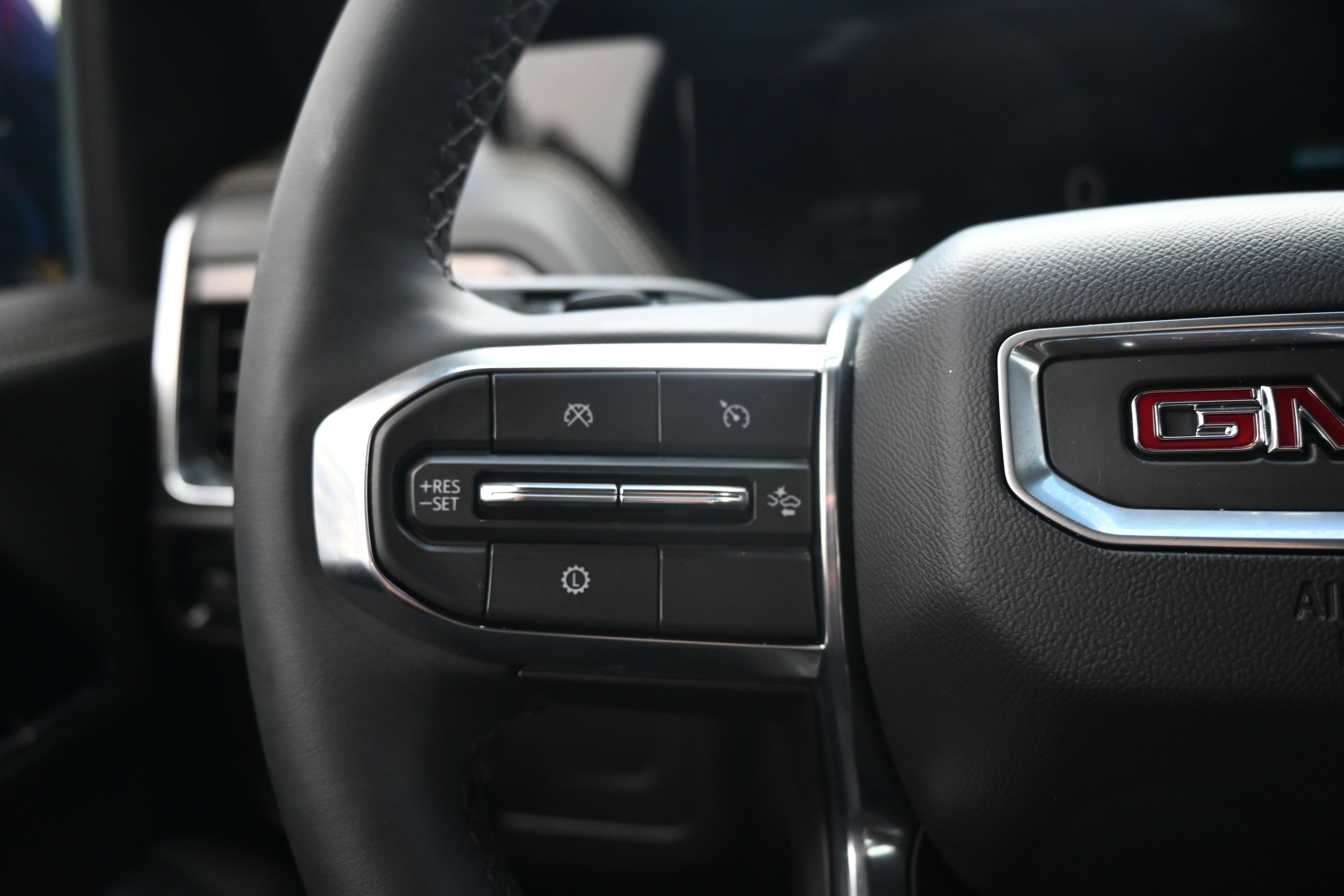 Used 2025 GMC Yukon Elevation w/ LPO, Floor Liner Package image 33