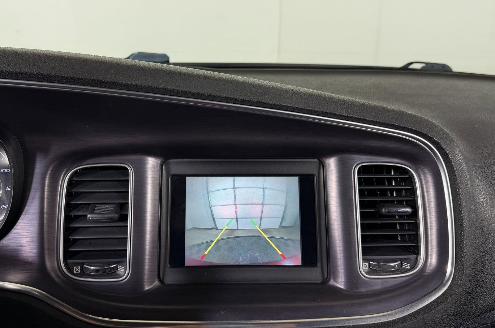 Used 2018 Dodge Charger SXT image 12