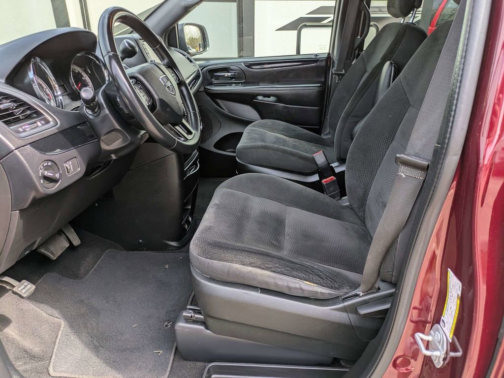 Used 2018 Dodge Grand Caravan SE image 19