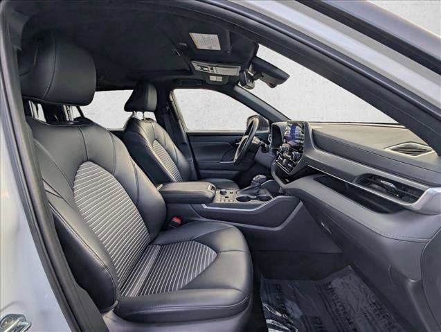 Used 2023 Toyota Highlander XSE image 23