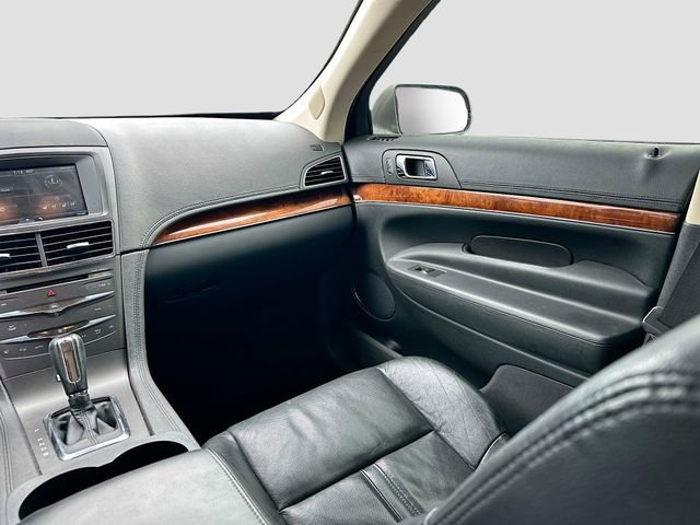 Used 2015 Lincoln MKT FWD image 23