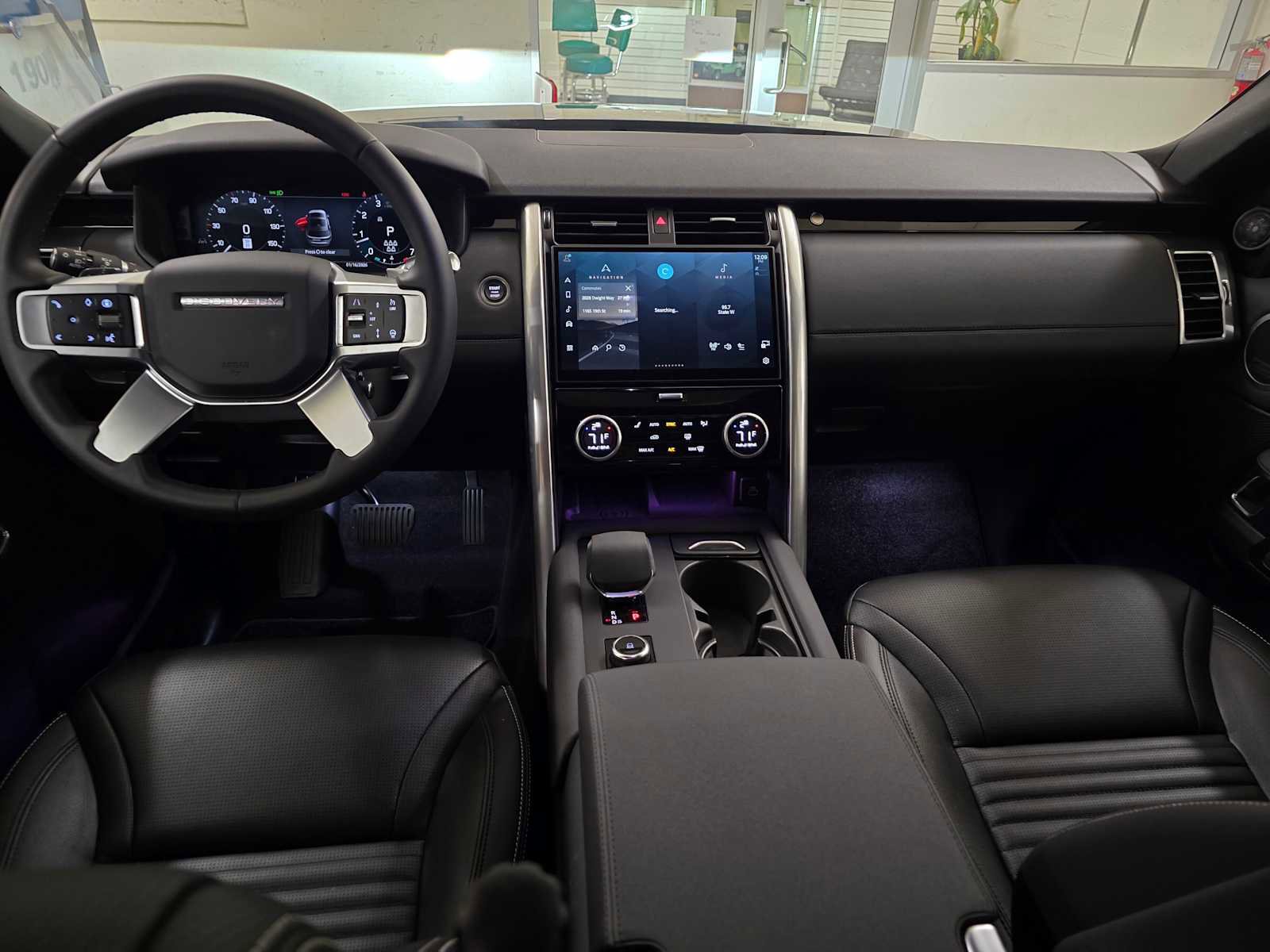 Used 2025 Land Rover Discovery S image 21