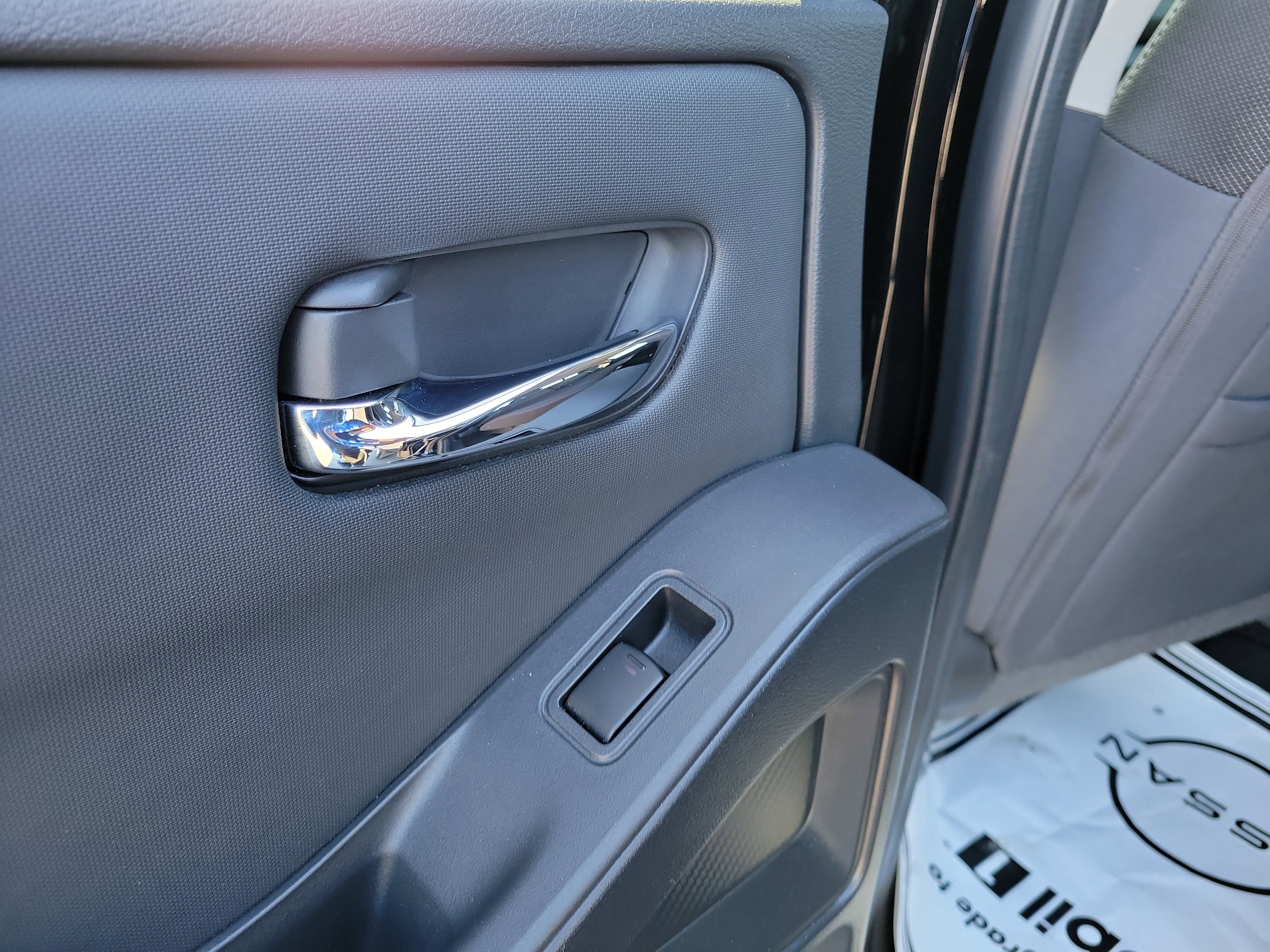 Certified 2022 Nissan Frontier SV w/ Technology Package image 13