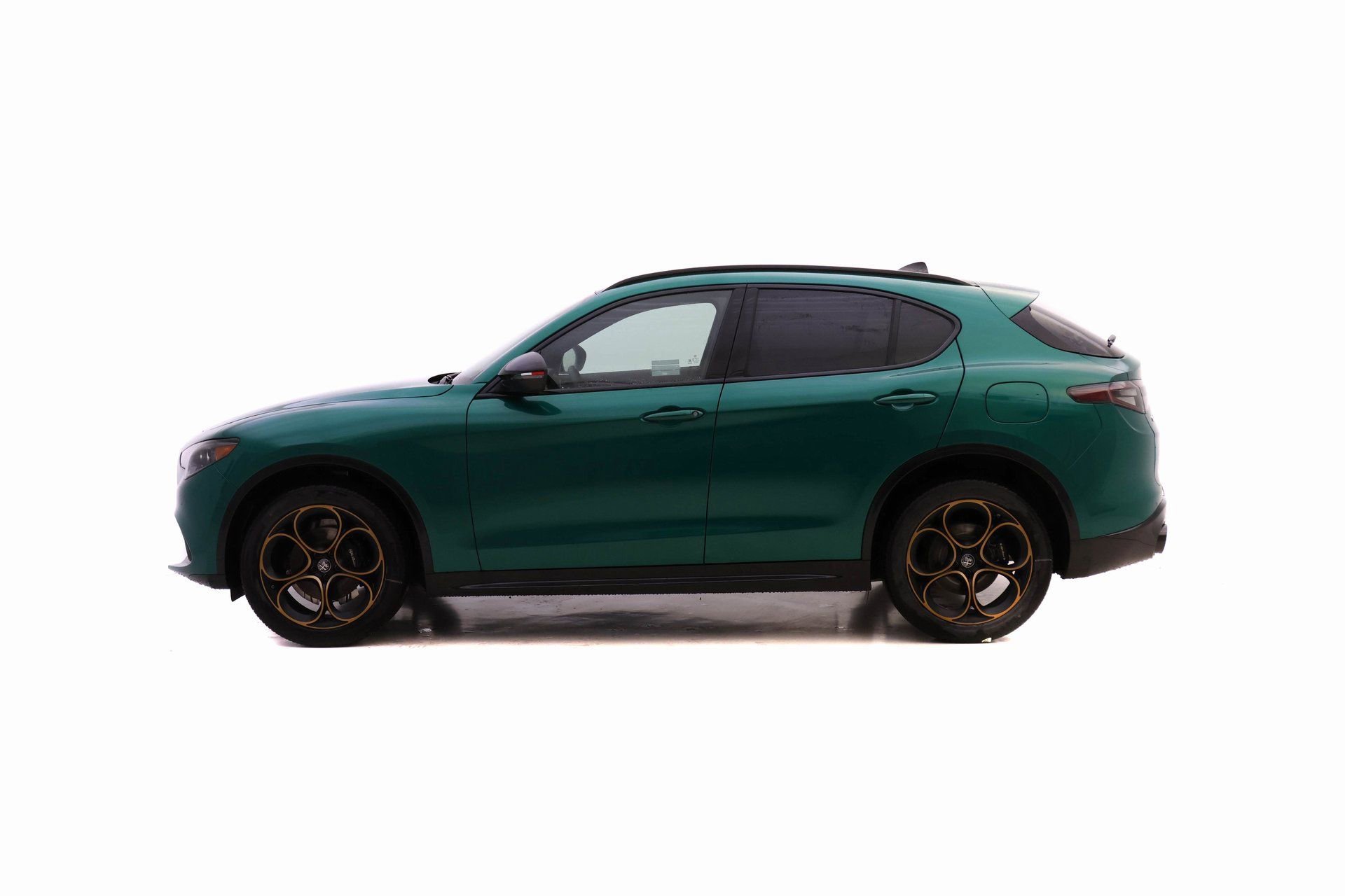 New 2025 Alfa Romeo Stelvio Sprint AWD/4WD image 3
