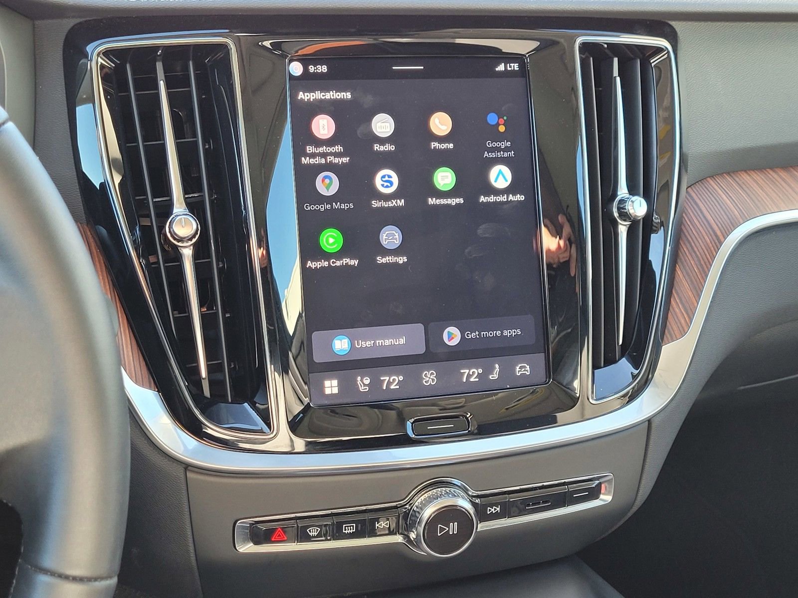 Used 2025 Volvo V60 B5 Cross Country Plus image 23