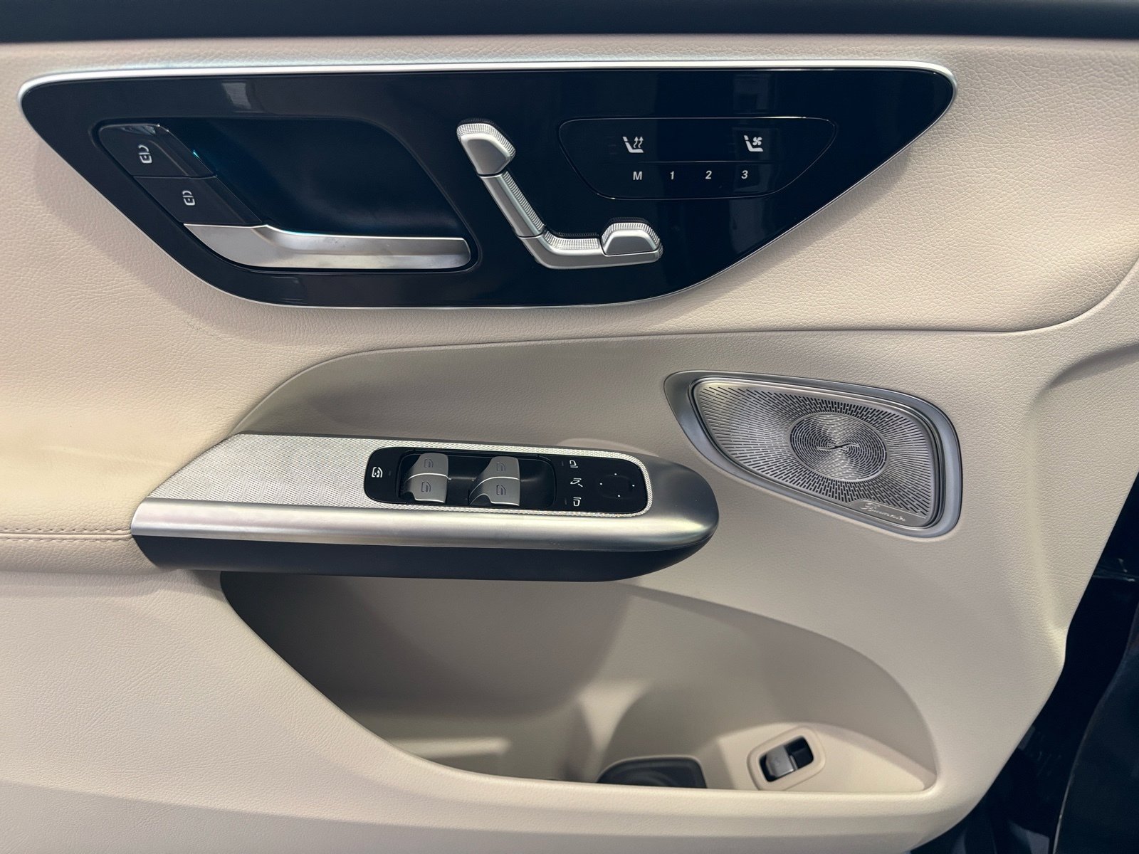 Used 2024 Mercedes-Benz GLC 300 image 30