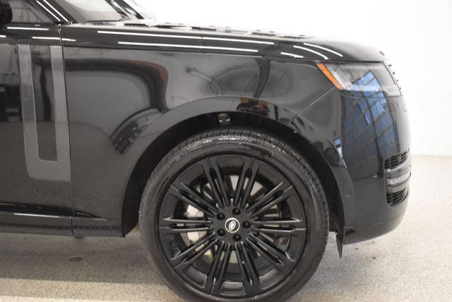Used 2025 Land Rover Range Rover SE AWD/4WD image 12