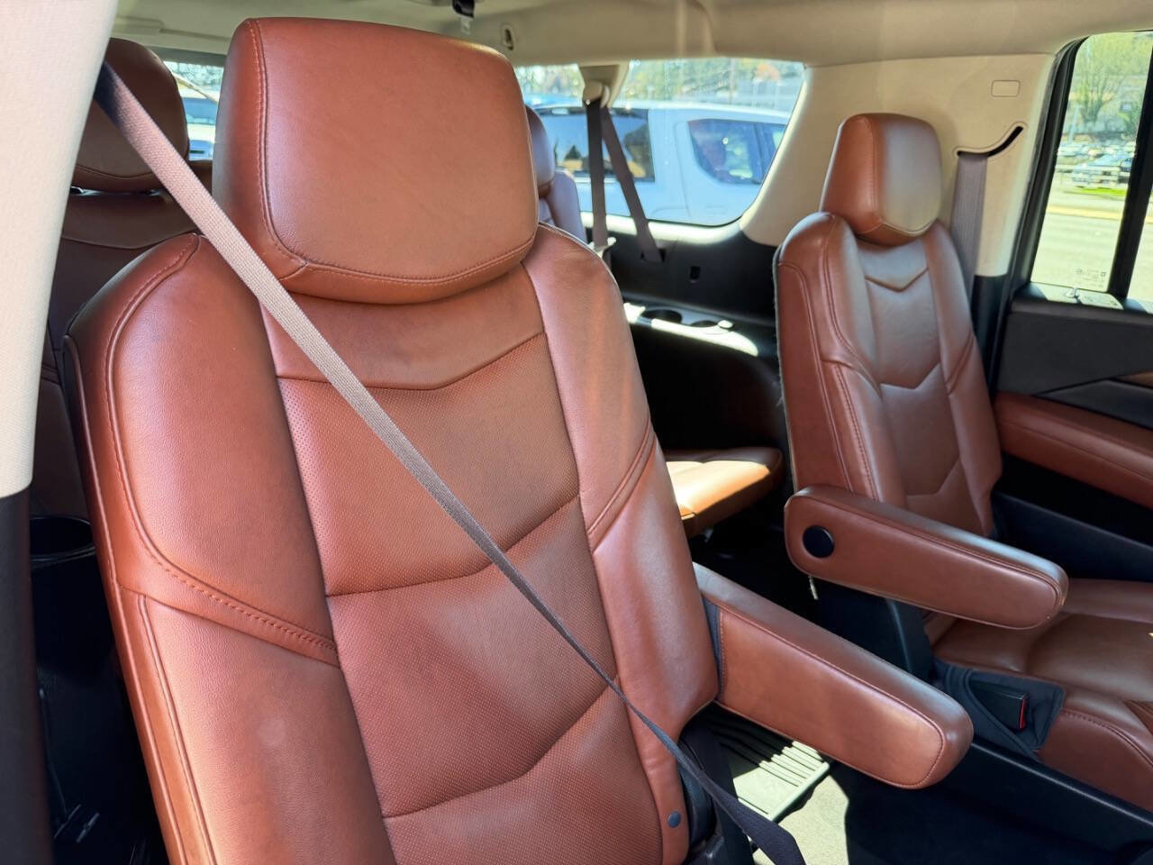 Used 2017 Cadillac Escalade ESV Luxury image 25