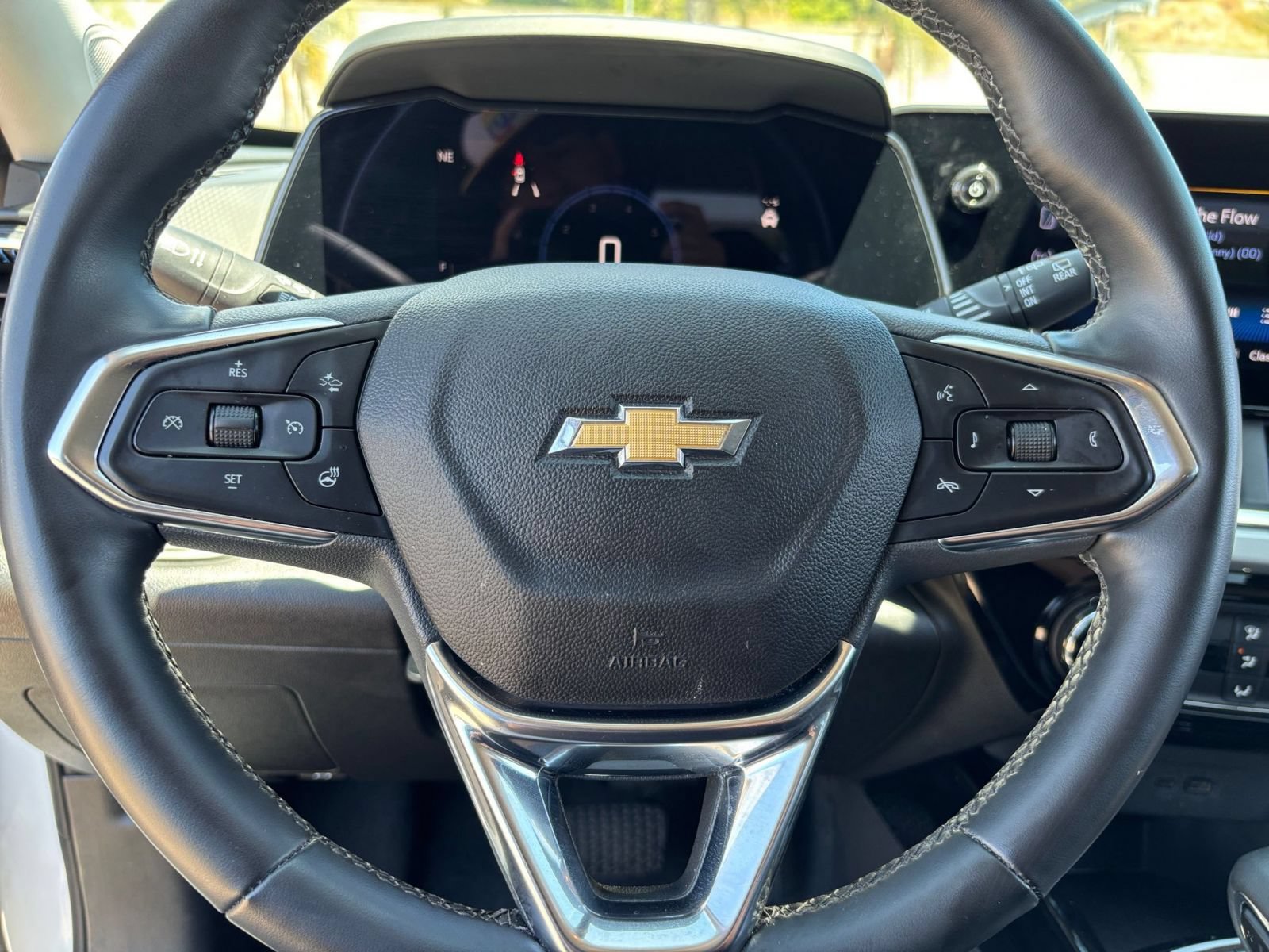 Used 2025 Chevrolet Trax LT w/ LT Convenience Package FWD image 26