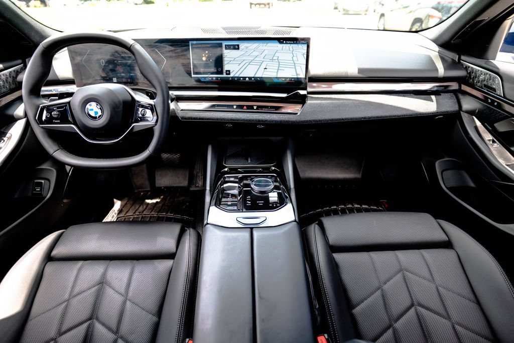 Used 2025 BMW 540i xDrive AWD/4WD image 17