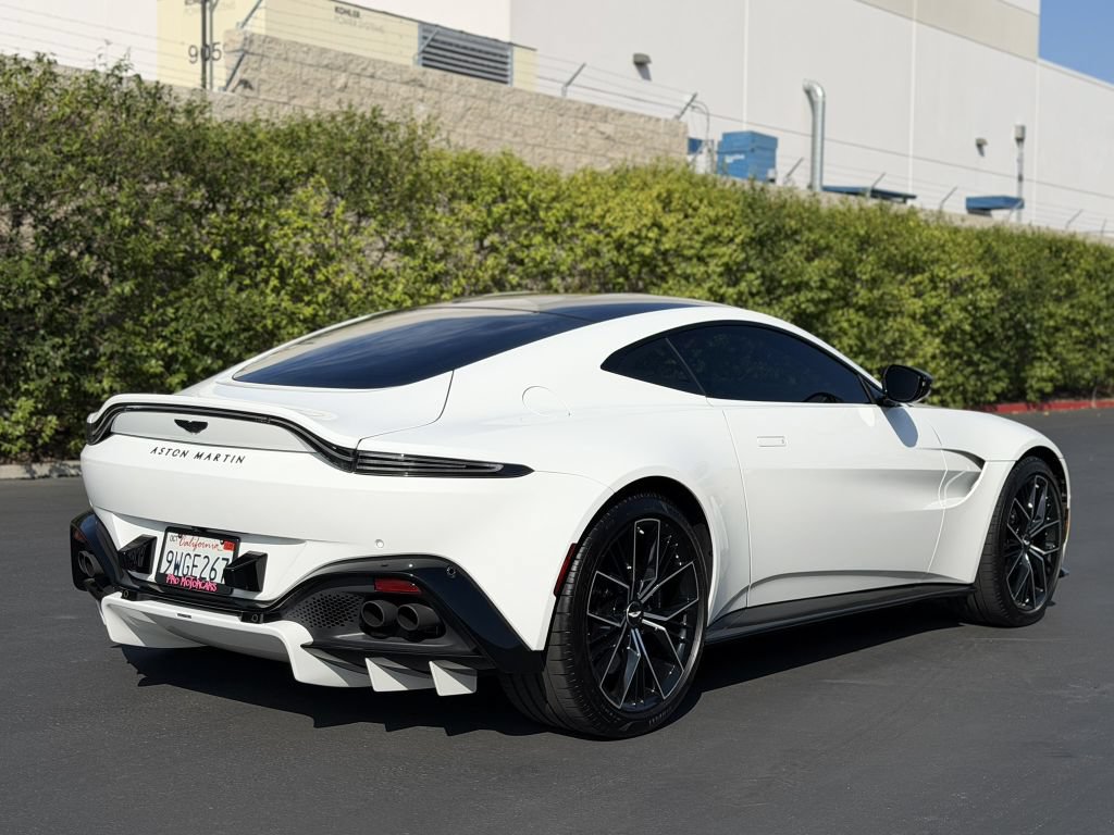 Used 2022 Aston Martin V8 Vantage Coupe RWD image 13
